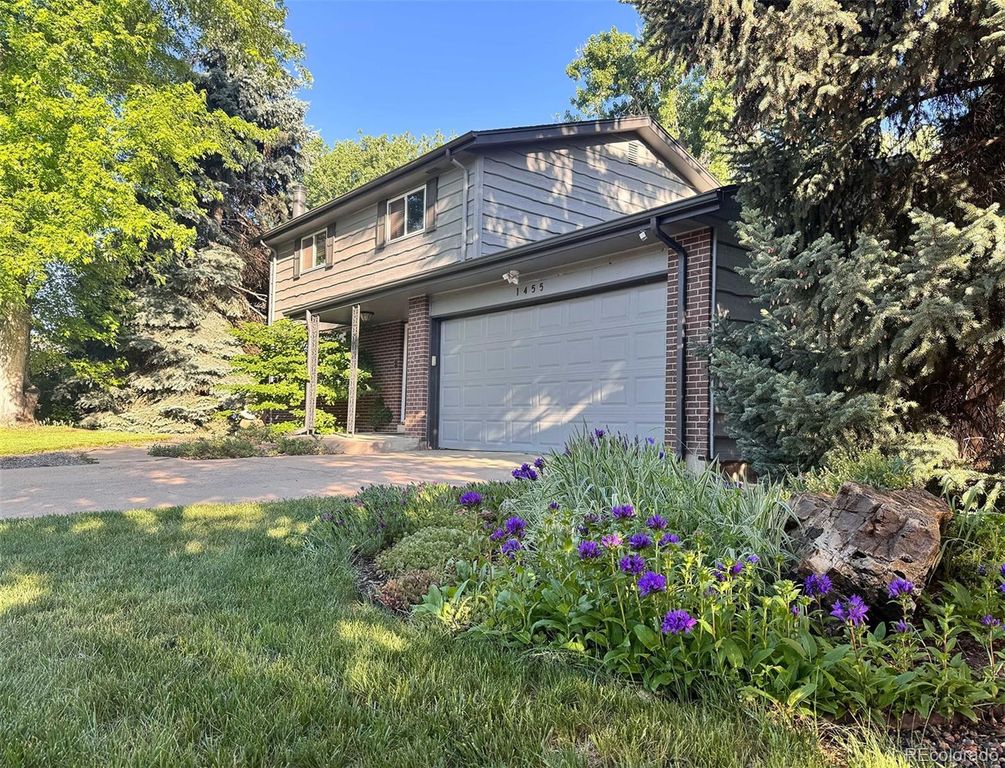 Image 2 of property listing at 1455 W Hinsdale Drive, Littleton, CO 80120