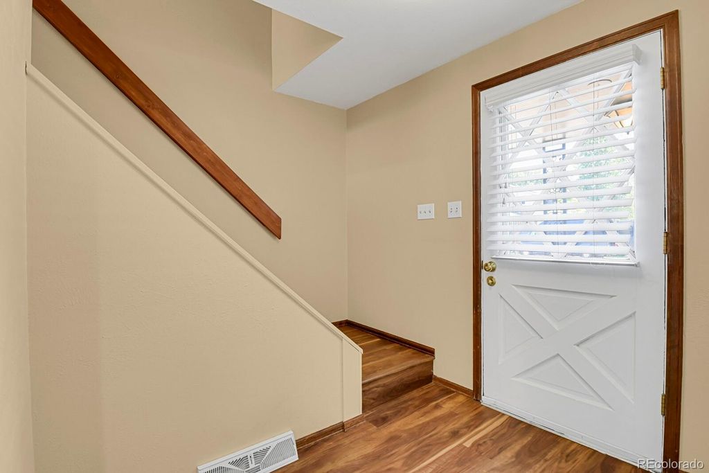 Image 14 of property listing at 1455 W Hinsdale Drive, Littleton, CO 80120