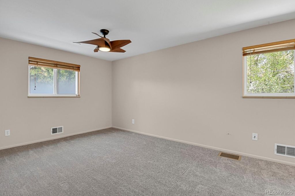 Image 16 of property listing at 1455 W Hinsdale Drive, Littleton, CO 80120