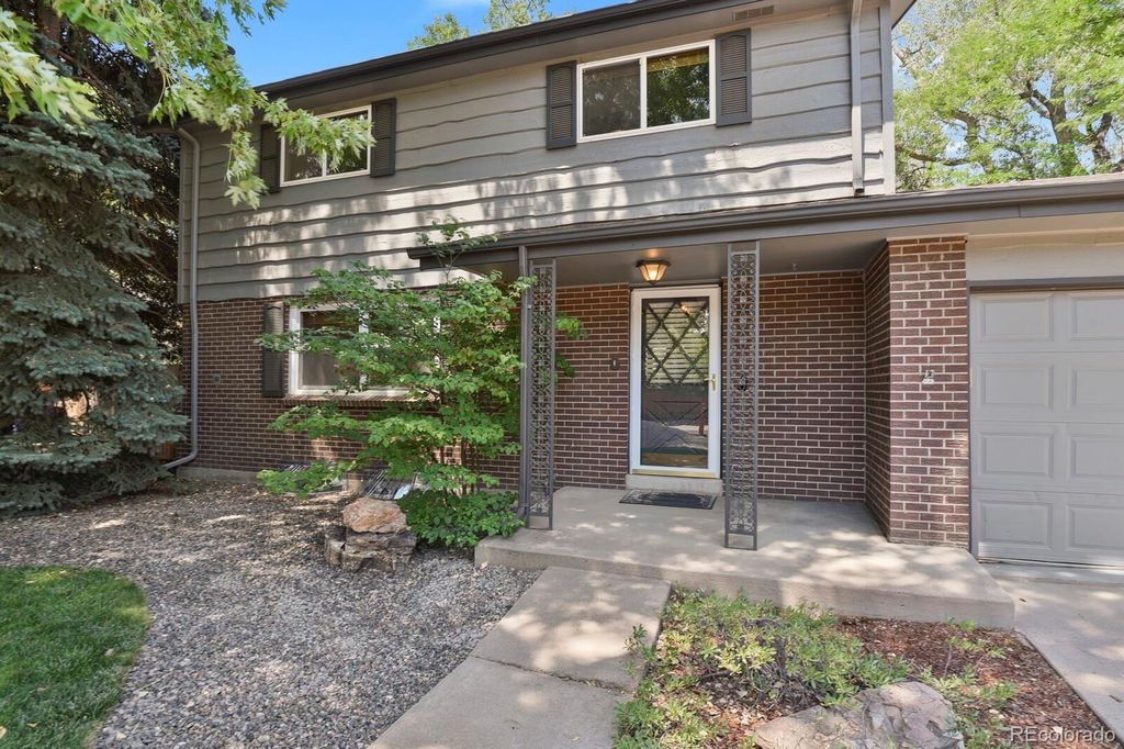 Image 3 of property listing at 1455 W Hinsdale Drive, Littleton, CO 80120