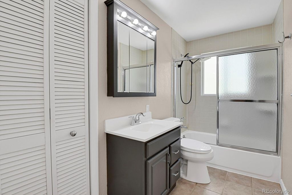 Image 21 of property listing at 1455 W Hinsdale Drive, Littleton, CO 80120