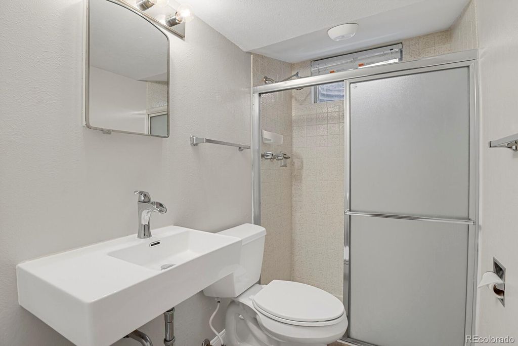 Image 25 of property listing at 1455 W Hinsdale Drive, Littleton, CO 80120