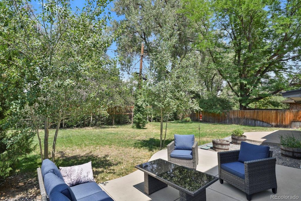 Image 32 of property listing at 1455 W Hinsdale Drive, Littleton, CO 80120