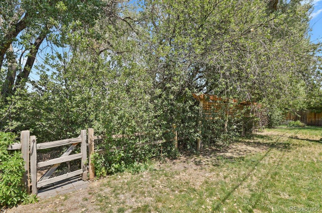 Image 38 of property listing at 1455 W Hinsdale Drive, Littleton, CO 80120