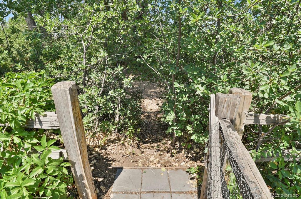 Image 39 of property listing at 1455 W Hinsdale Drive, Littleton, CO 80120
