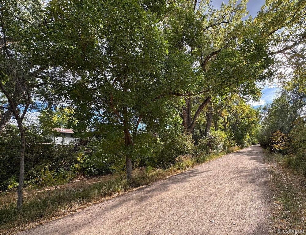Image 40 of property listing at 1455 W Hinsdale Drive, Littleton, CO 80120