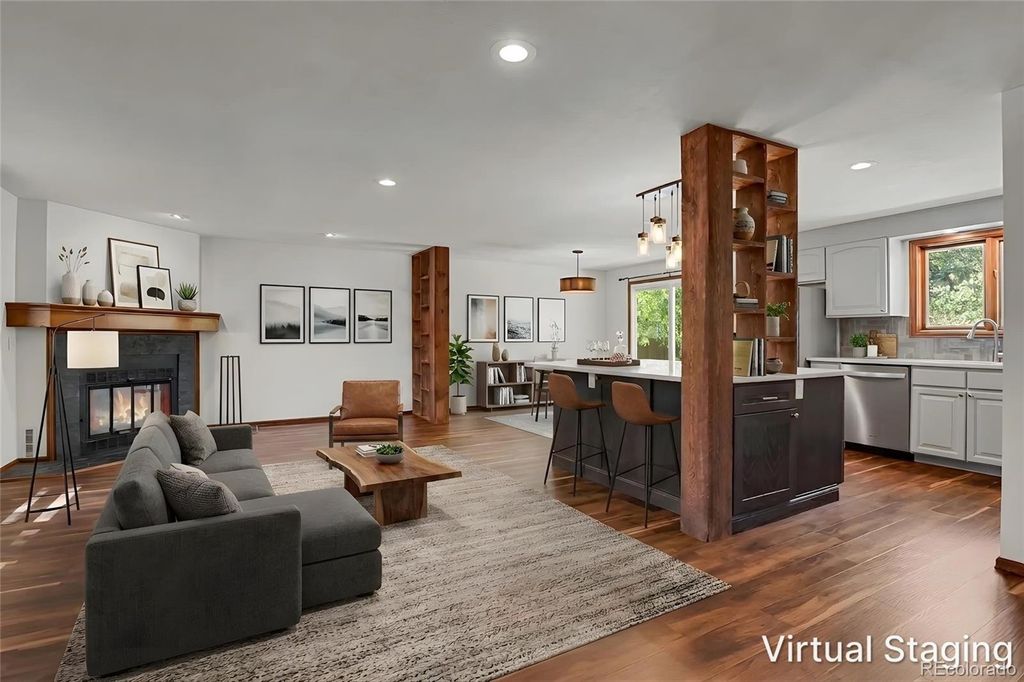 Image 5 of property listing at 1455 W Hinsdale Drive, Littleton, CO 80120