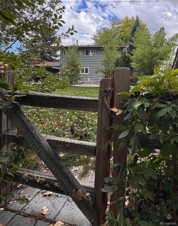 Image 42 of property listing at 1455 W Hinsdale Drive, Littleton, CO 80120