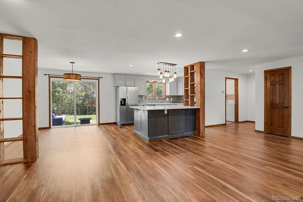 Image 6 of property listing at 1455 W Hinsdale Drive, Littleton, CO 80120