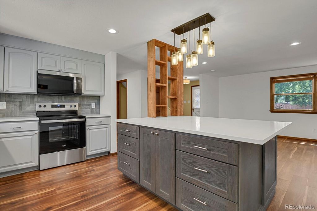 Image 9 of property listing at 1455 W Hinsdale Drive, Littleton, CO 80120