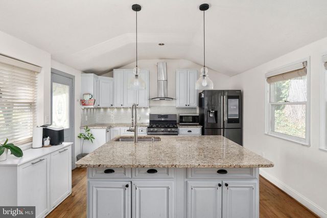 10212 STRATFORD AVE, Fairfax, VA 22030