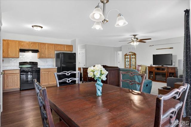 804 Cedar Bluff Way, Fenton, MO 63026