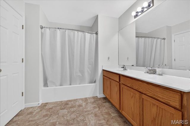 804 Cedar Bluff Way, Fenton, MO 63026