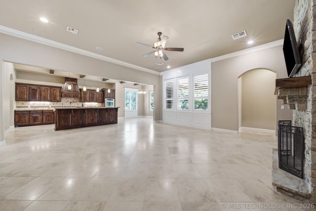 7213 E 111th Place S, Bixby, OK 74008