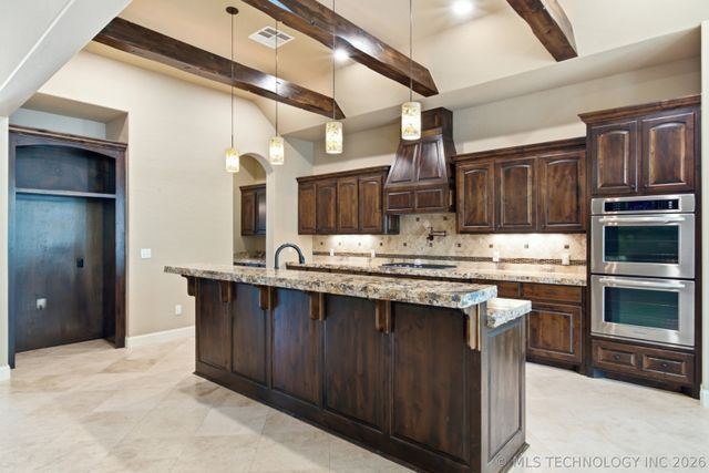 7213 E 111th Place S, Bixby, OK 74008