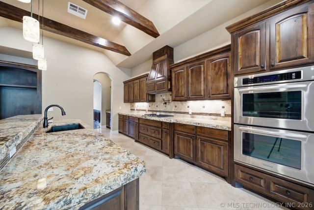7213 E 111th Place S, Bixby, OK 74008