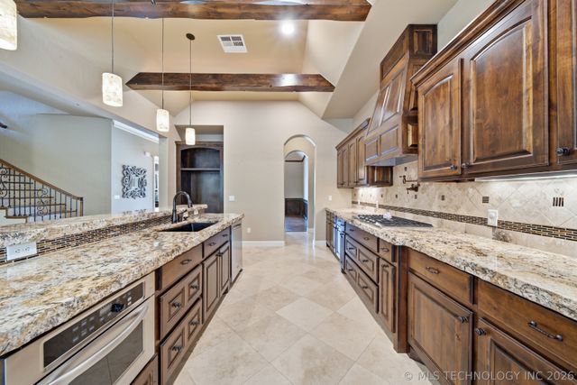 7213 E 111th Place S, Bixby, OK 74008