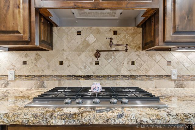 7213 E 111th Place S, Bixby, OK 74008