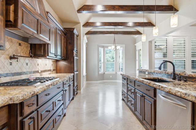 7213 E 111th Place S, Bixby, OK 74008