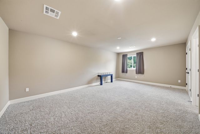 7213 E 111th Place S, Bixby, OK 74008