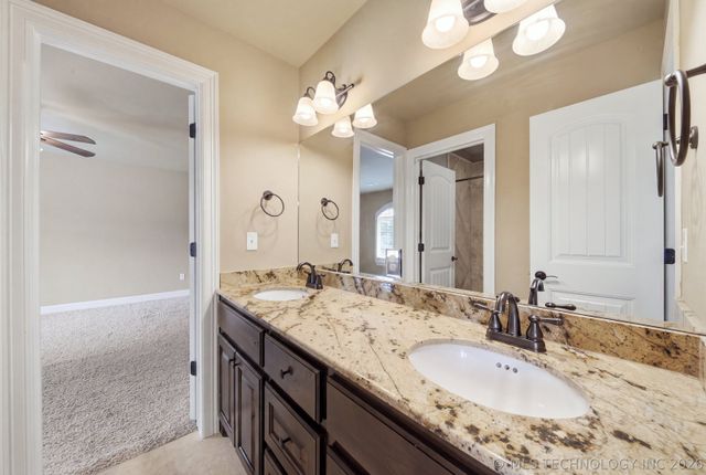 7213 E 111th Place S, Bixby, OK 74008
