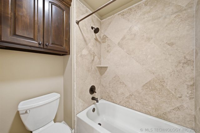 7213 E 111th Place S, Bixby, OK 74008