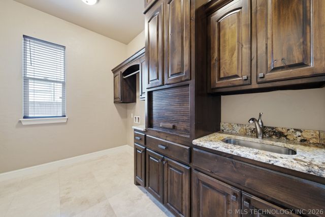 7213 E 111th Place S, Bixby, OK 74008