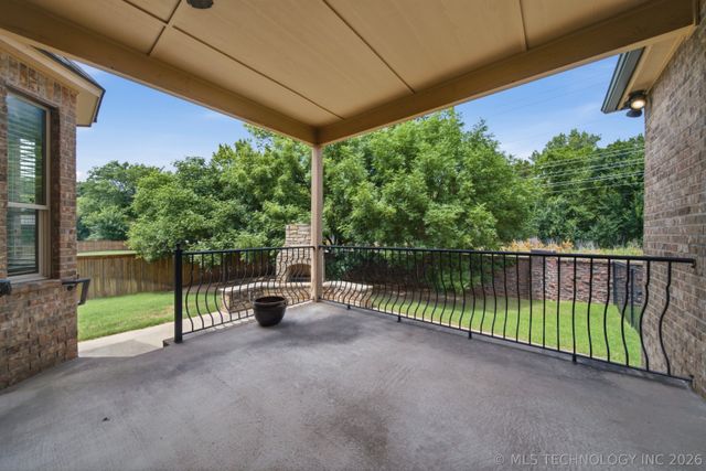 7213 E 111th Place S, Bixby, OK 74008