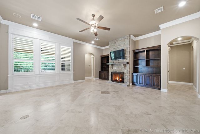 7213 E 111th Place S, Bixby, OK 74008