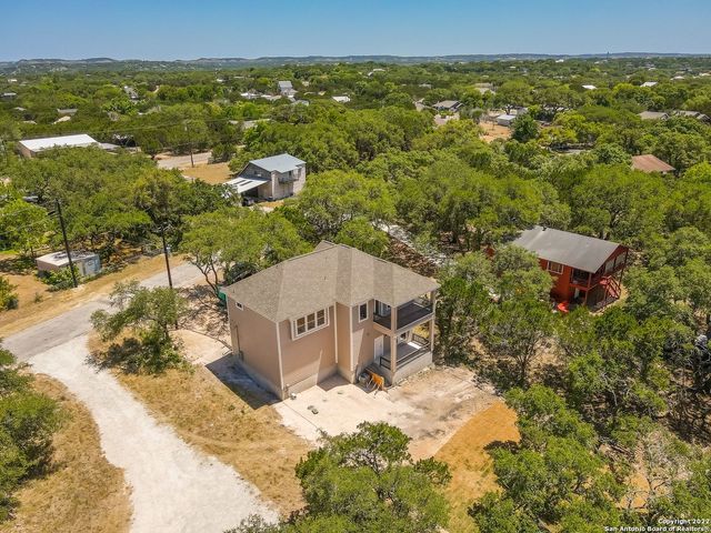 677 CIRCLEVIEW DR, Canyon Lake, TX 78133