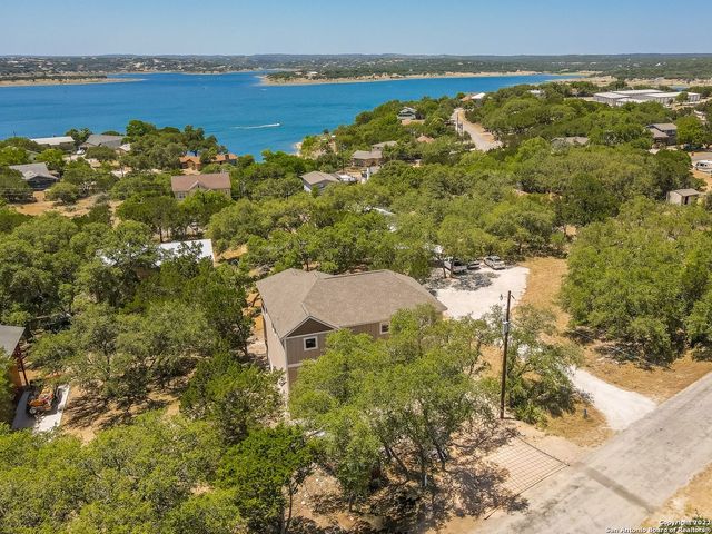 677 CIRCLEVIEW DR, Canyon Lake, TX 78133