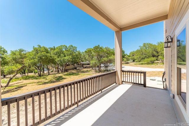 677 CIRCLEVIEW DR, Canyon Lake, TX 78133