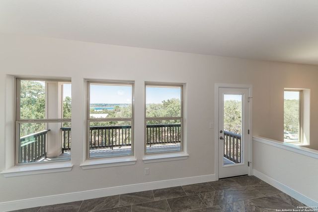 677 CIRCLEVIEW DR, Canyon Lake, TX 78133