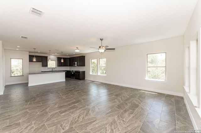 677 CIRCLEVIEW DR, Canyon Lake, TX 78133