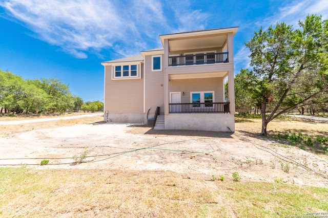 677 CIRCLEVIEW DR, Canyon Lake, TX 78133