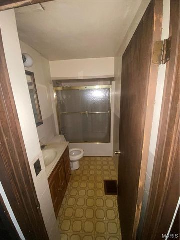 15000 Sinks Road, Florissant, MO 63034