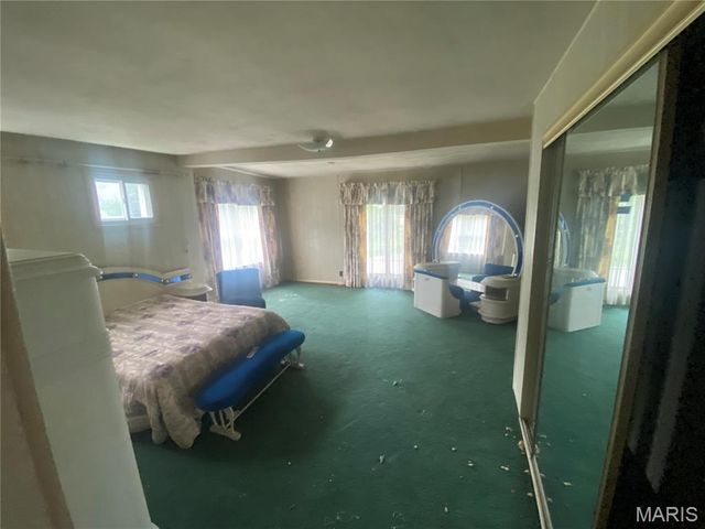 15000 Sinks Road, Florissant, MO 63034