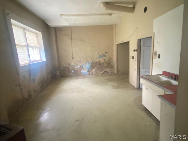15000 Sinks Road, Florissant, MO 63034