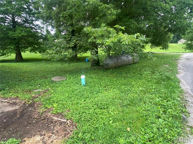 15000 Sinks Road, Florissant, MO 63034