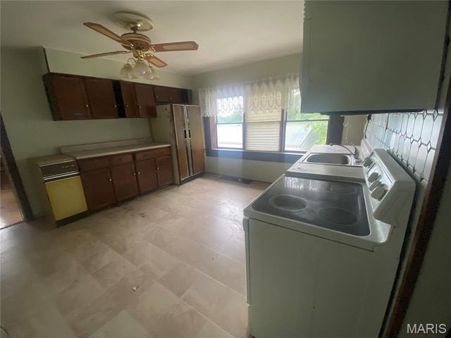 15000 Sinks Road, Florissant, MO 63034