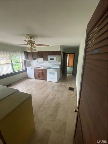 15000 Sinks Road, Florissant, MO 63034