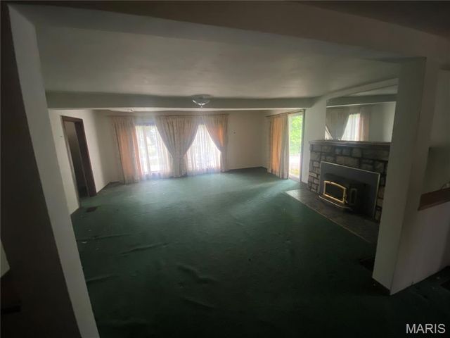 15000 Sinks Road, Florissant, MO 63034