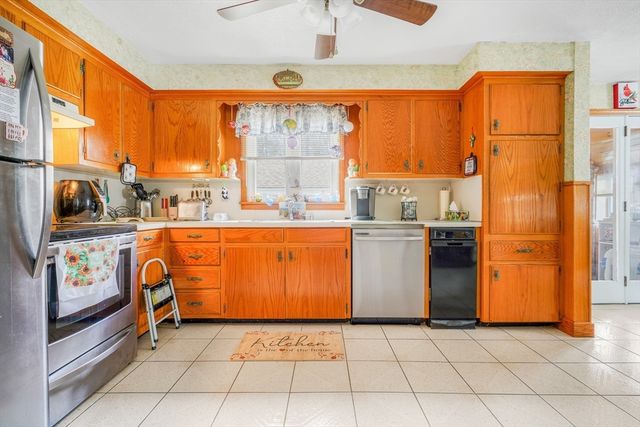 24 Sylvia St, Fairhaven, MA 02719