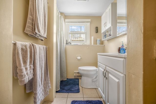 24 Sylvia St, Fairhaven, MA 02719