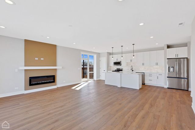8631 W Grand Avenue 4W, River Grove, IL 60171