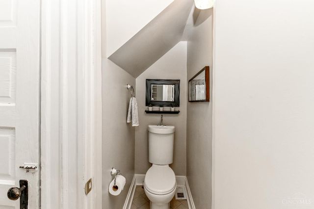 2832 Linwood Avenue, Cincinnati, OH 45208