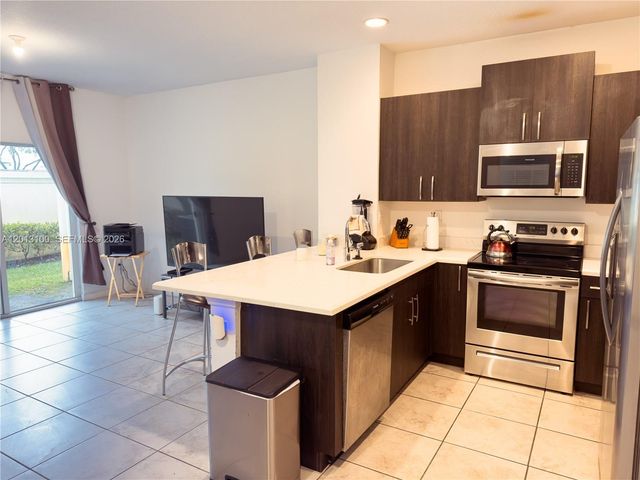 4009 NW 11th Dr, Lauderhill, FL 33313