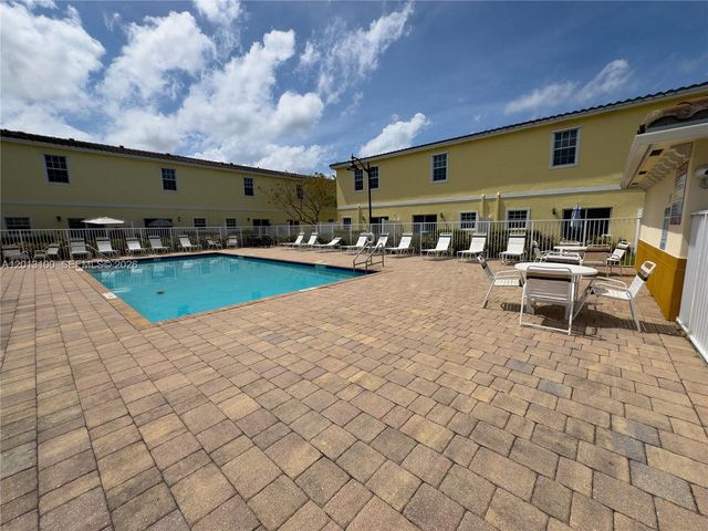 4009 NW 11th Dr, Lauderhill, FL 33313