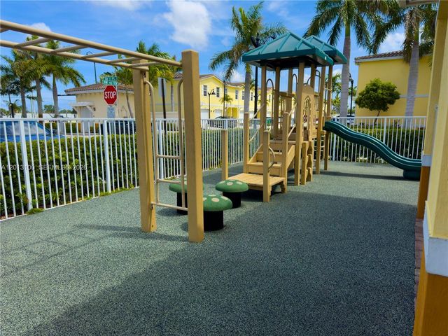 4009 NW 11th Dr, Lauderhill, FL 33313