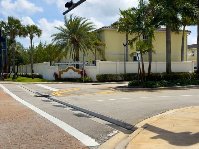 4009 NW 11th Dr, Lauderhill, FL 33313